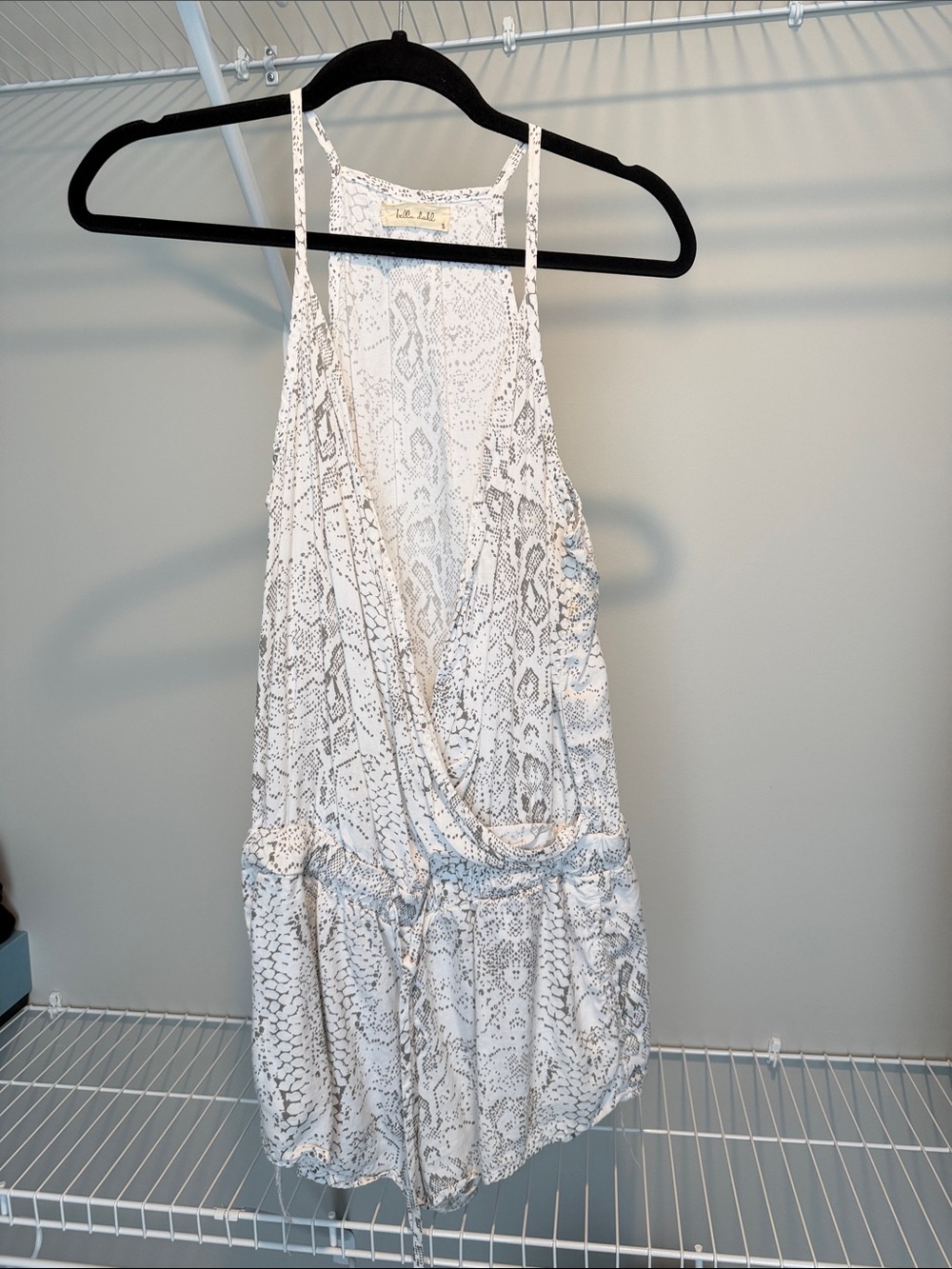 Light Snake-Print Sleeveless Romper - White & Gray